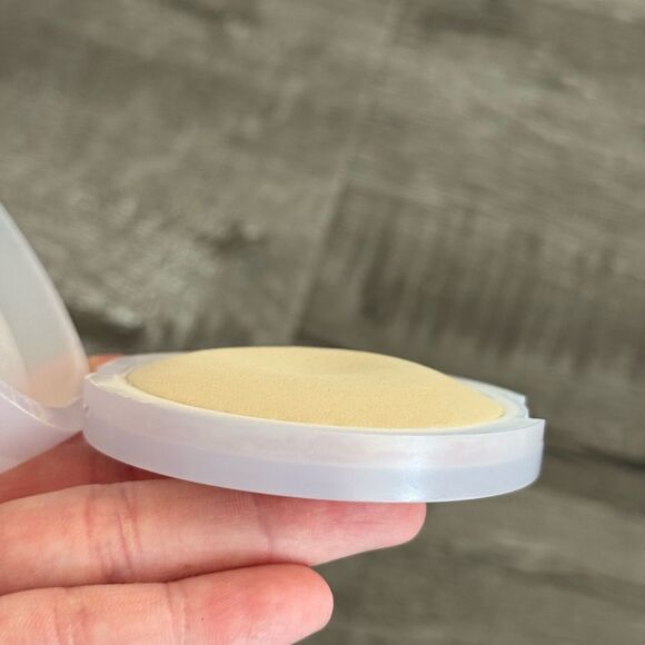 Kosas Breezy Cloud Set Baked Setting Powder - Picture 4 of 4